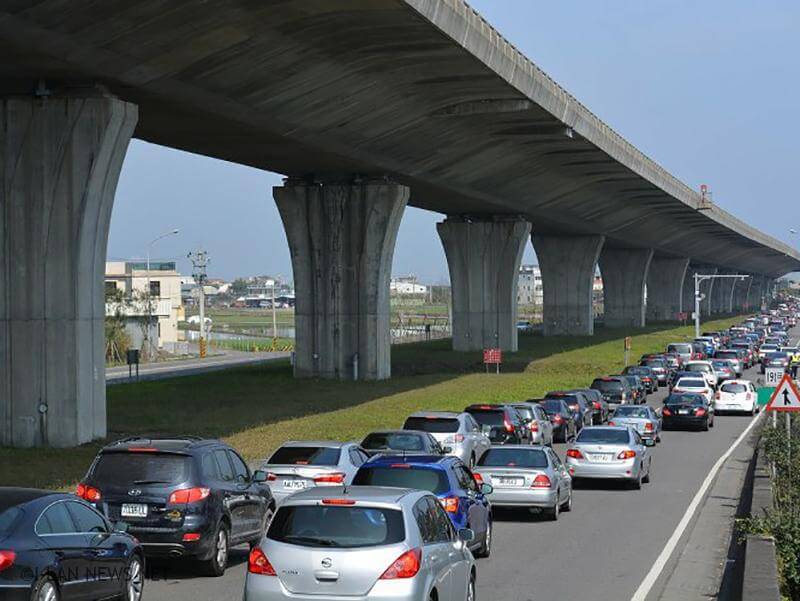 國道5號自28日起至3月3日止，分時段、分向進行高乘載管制紓解車潮。