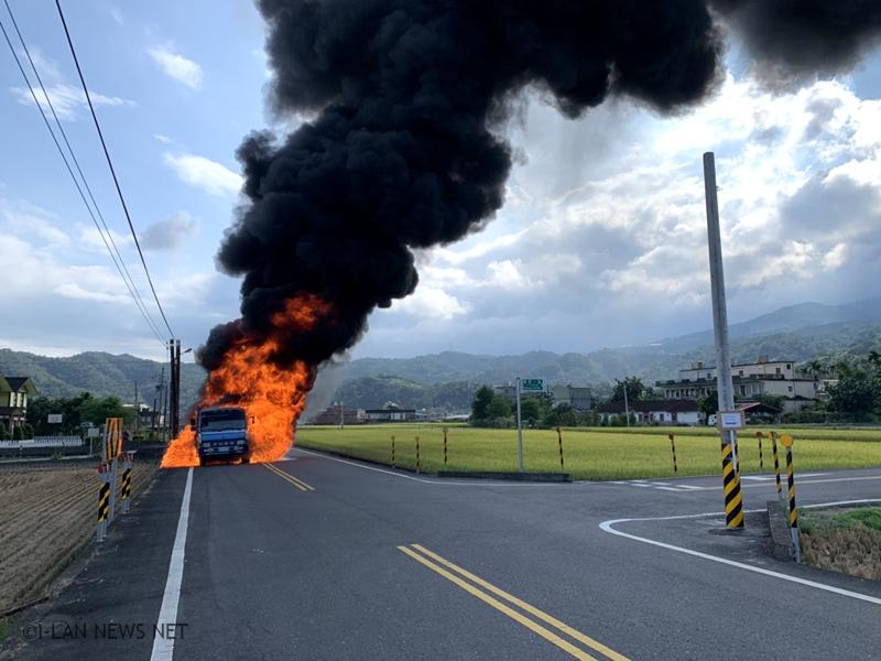 宜蘭同日發生兩起火燒車事件 幸人員無傷!