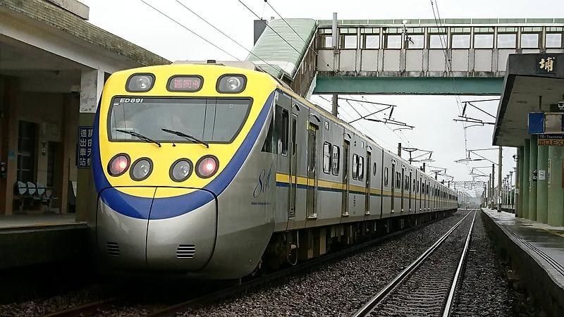 九號颱風利奇馬來襲 宜蘭線火車「放颱風假」