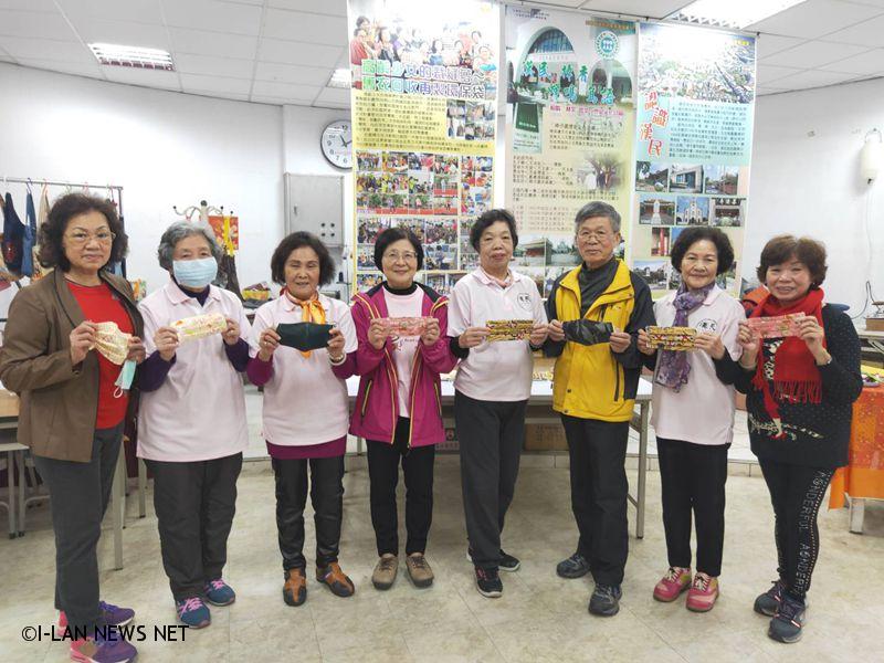 羅東鎮漢民社區製作口罩免費贈送里民