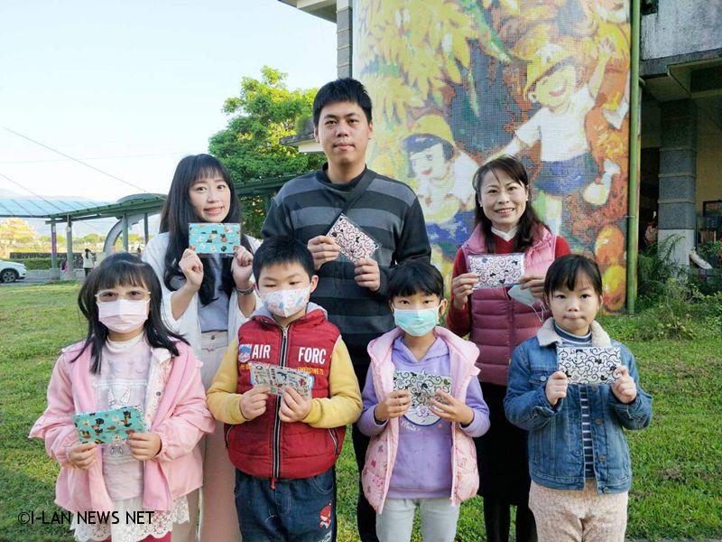 企業家呂天佑捐贈1200個布口罩給三星鄉中小學