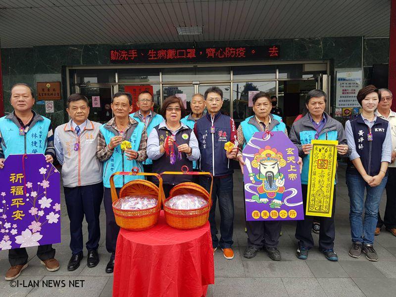 羅東鎮公所製作三千個平安符袋贈送民眾保平安