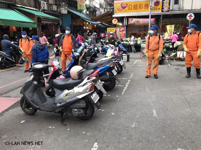 防疫大作戰羅東夜市 民生市場周圍環境進行消毒