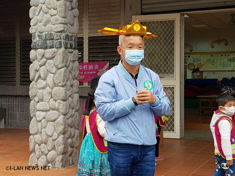 鄉公所邀請宜蘭縣國學研究會協助規劃並培訓團方教保員,將讀經教育融入幼兒園課程中。