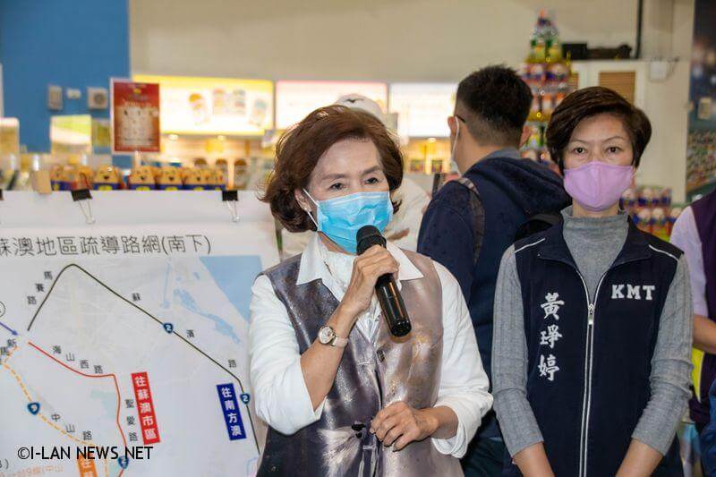 宜蘭縣長林姿妙今日親臨現場接受民眾陳情,指示縣府同仁邀集相關單位,研商國道連接蘇花改車流動線規劃。