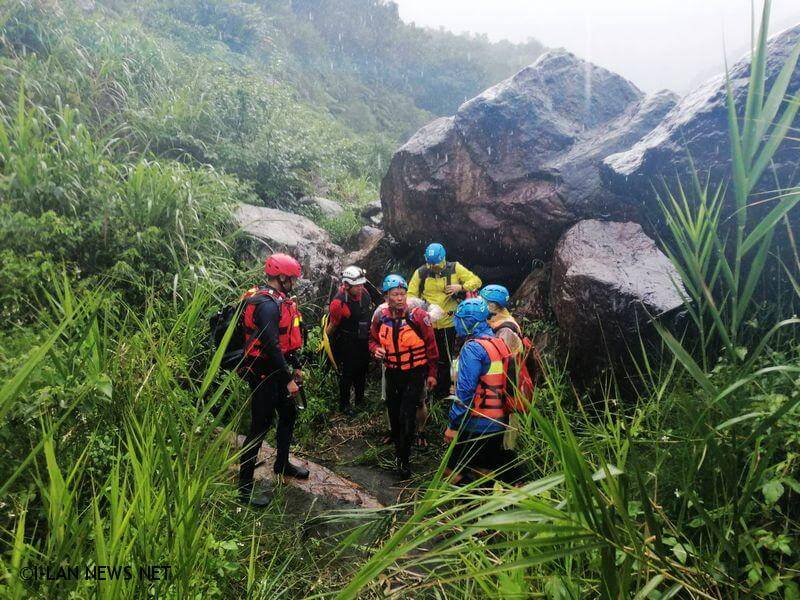 朔溪迷途空勤直升機吊掛4人平安 天候不良登山者引以為戒!