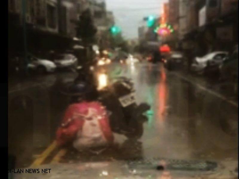 拉機車壓在身上 碰瓷?情緒不好?烏龍車禍!