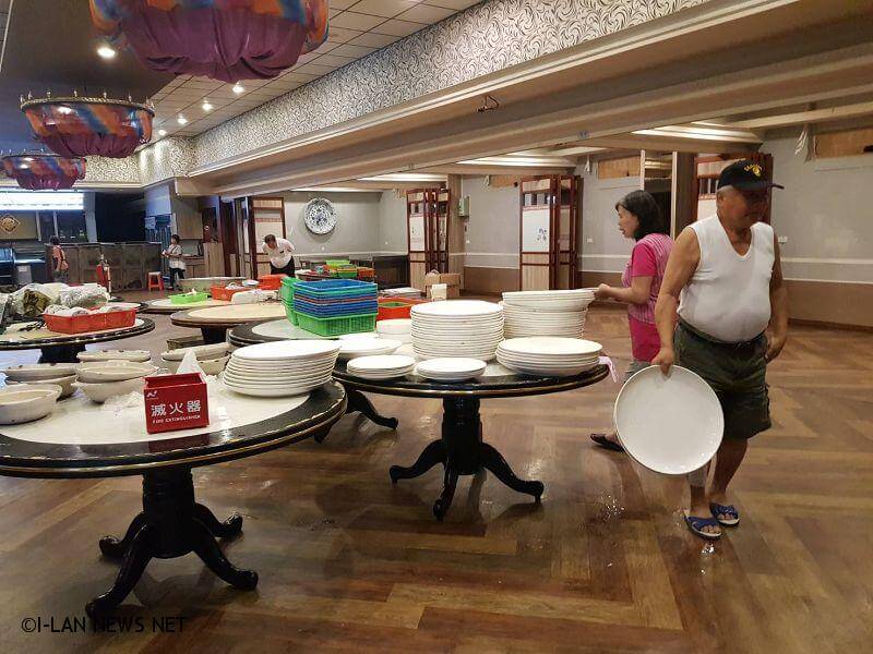 羅東祥瑞渡小月餐廳熄燈 民眾搶購店內所有器具