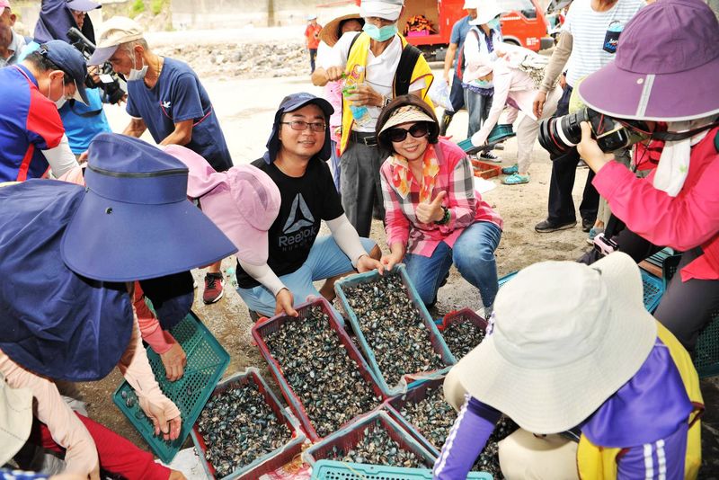 頭城沿海永續漁業發展 放流5萬粒九孔幼苗