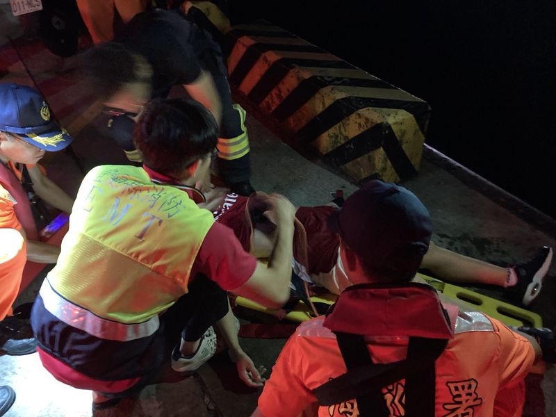 南方澳第三漁港有女子落海 警、消救起送蘇榮急救