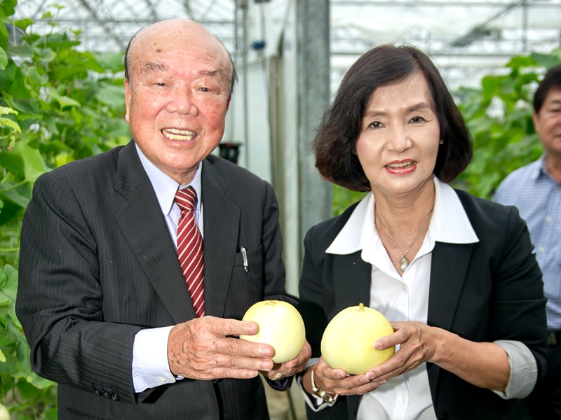 青農賴志昇甜瓜收成利潤10萬捐給聯合勸募