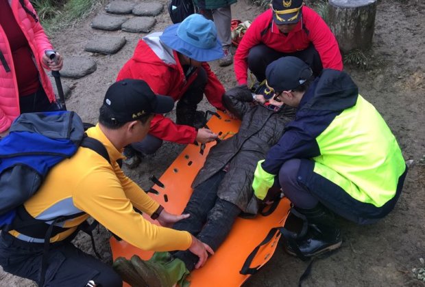 74歲阿嬤遊太平山滑倒手脫臼 送羅東博愛醫院救治