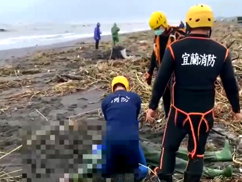 蘭陽溪出海口捕鰻苗漁民遭浪捲走 搶救送醫不治