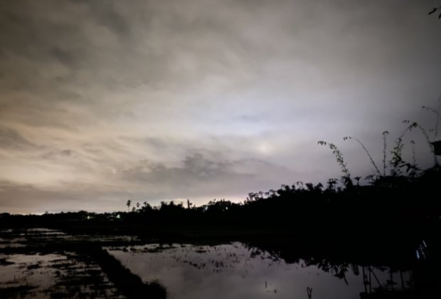 九雨地震一晴天 龜山島上空晚間撥雲見天