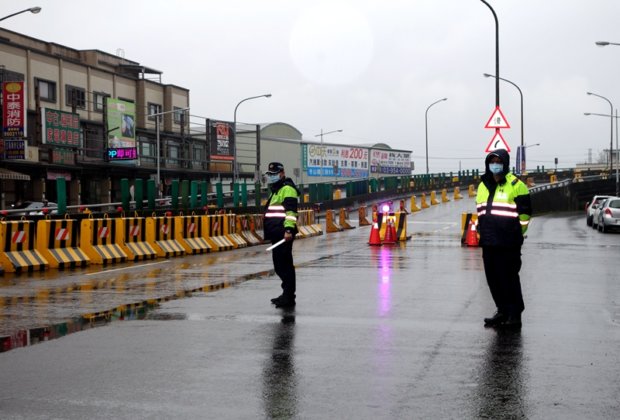 羅東光榮陸橋內側單一車道封閉 大型車改道路