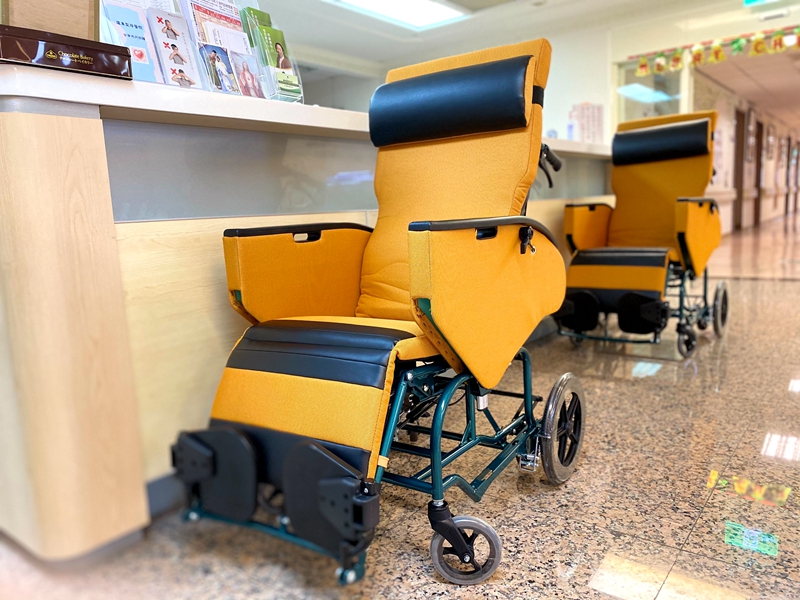 宜蘭中山獅子會捐贈高背輪椅 讓重症病人有機會看到藍天綠地