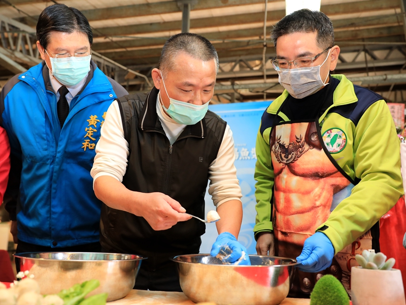 台灣魚漿王「富哥飛虎魚丸」的馬蹄丸與香辣魚丸獲認証