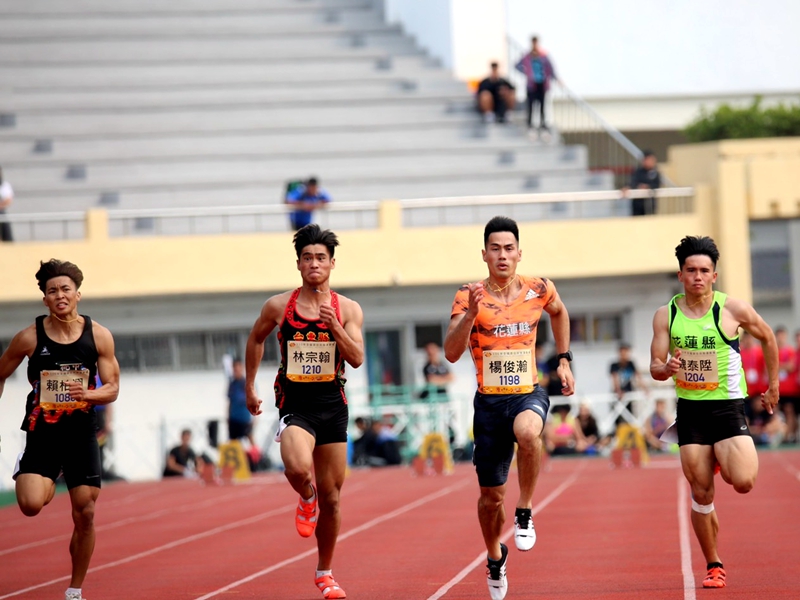 全國男子田徑100公尺紀錄保持人楊俊瀚代表花蓮縣參賽，以10秒25成績贏得公開男子組100公尺項目第一名