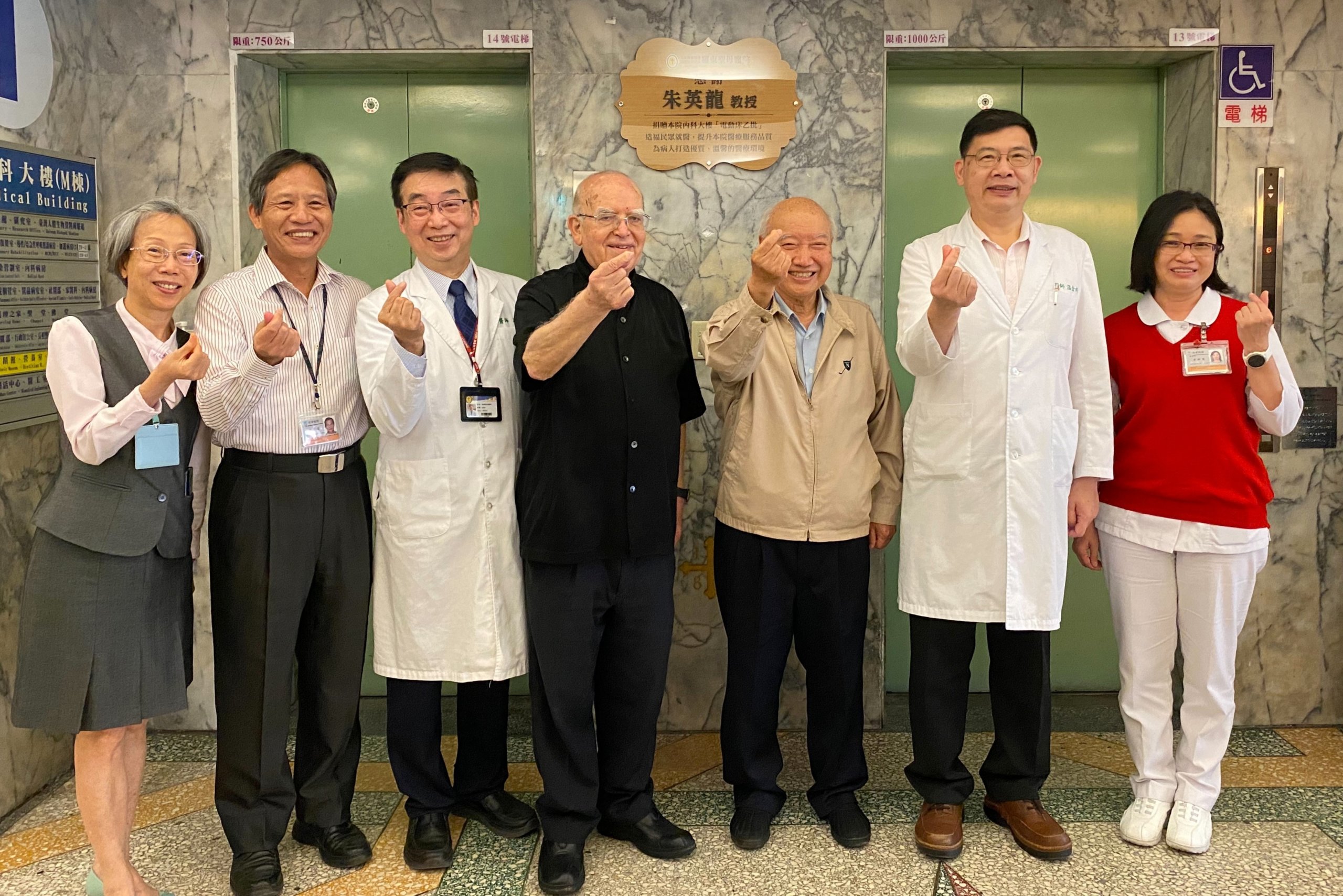 台大教授朱龍英捐贈174張電動病床給羅東聖母醫院