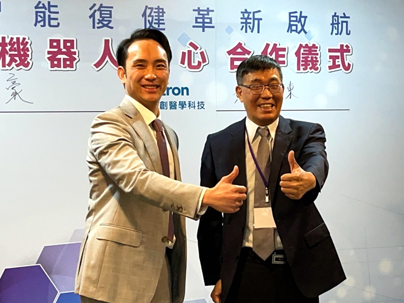 羅東博愛醫院執行長許豪與緯創醫學科技總經理黃俊東簽立合作