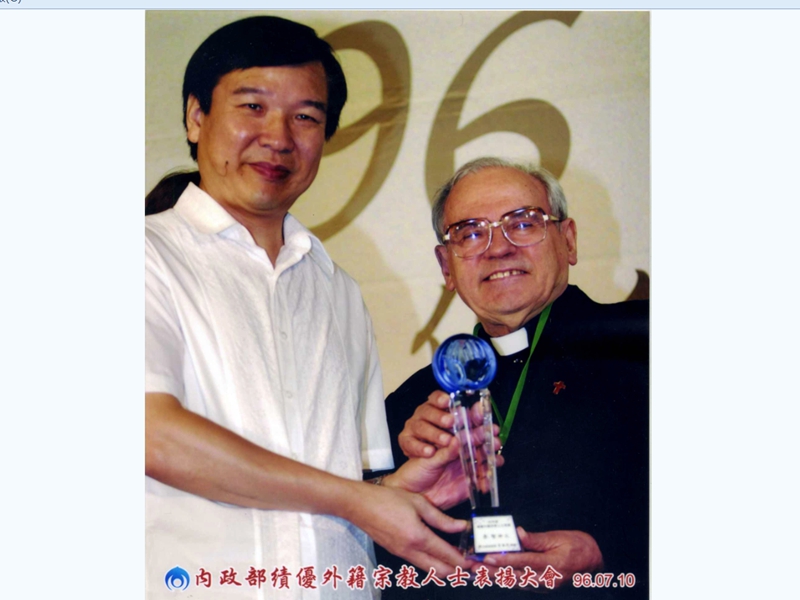 李智神父2017年以「外國人特殊功勳」拿到台灣的身分證，成為正港的台灣人