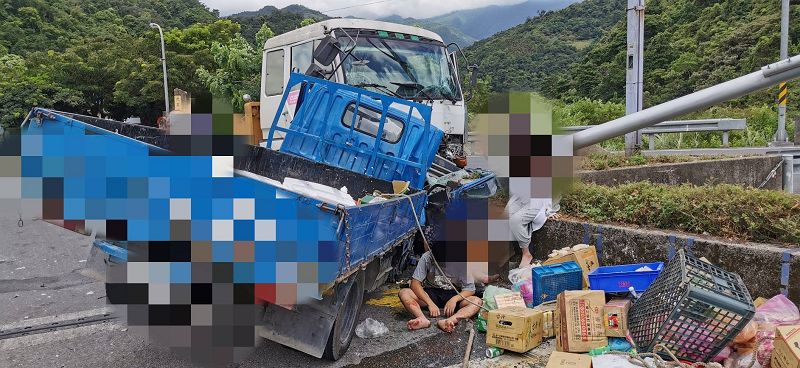 宜蘭縣政府警察局三星分局表示，車禍發生原因疑似為拖板車駕駛路況不熟才造成事故。