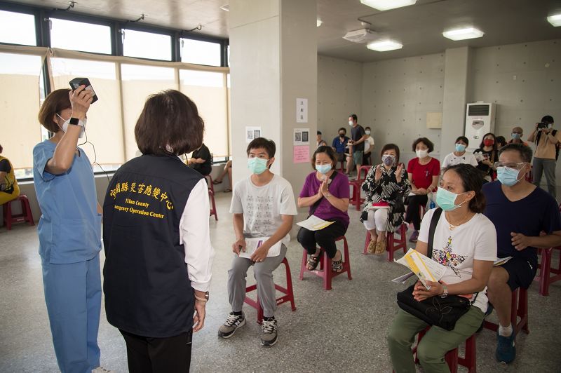 縣府從善如流 在冬山鹿埔社區設疫苗施打站便利鄉民!