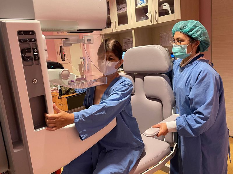 陽大引進3D新型斷層掃描乳房攝影機 解決婦女乳癌篩檢困境!