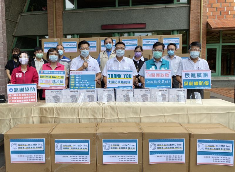 民進黨縣議會黨團媒合華僑捐3萬片防護面罩支援第一線防疫人員!
