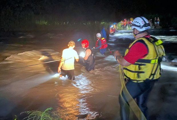 20名登山客南澳鄉扇子瀑布溯溪受困救出!
