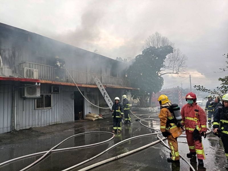 宜蘭縣政府消防局表示，這場火災燃燒面積約60坪，起火原因不明，正由消防局火災調查科前往鑑定中。