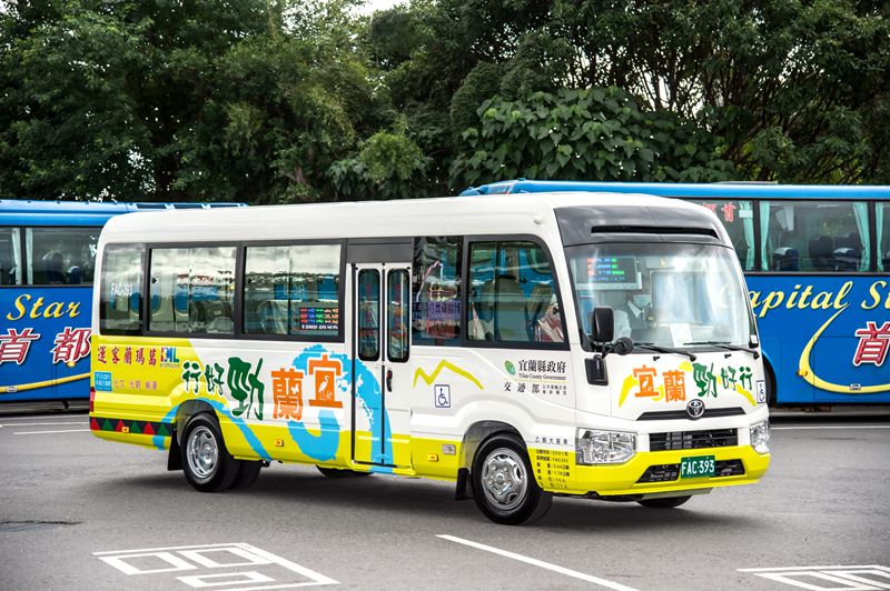 縣府輔導宜蘭縣市區公車業者新購16輛無障礙巴士讓服務再升級