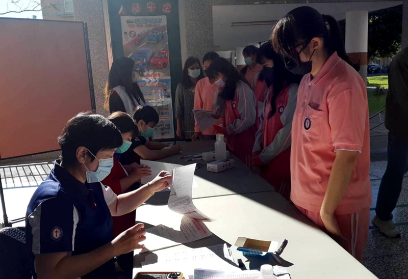 宜蘭啟動校園BNT第2劑疫苗接種 首日完成824名學生接種