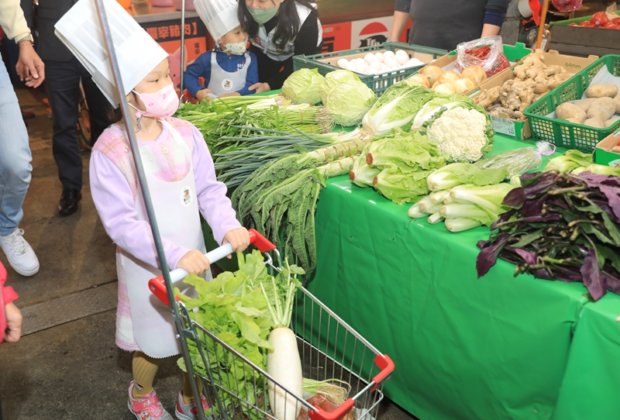 宜市綠九市場在4、5、6月的第二週推出「親子共廚」