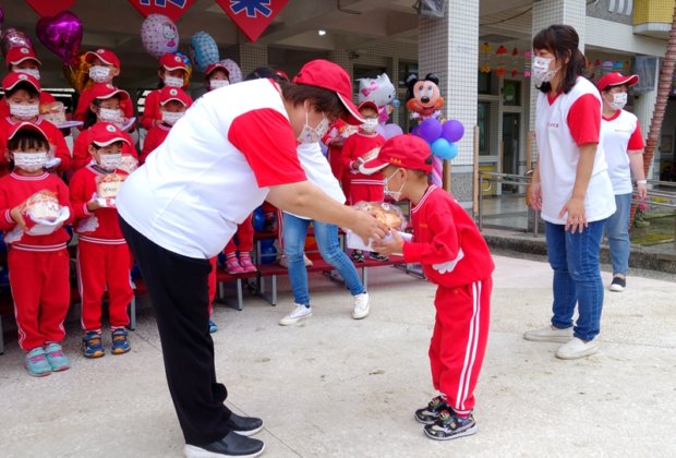 羅東幼兒園兒童節有專屬「棒球帽」!