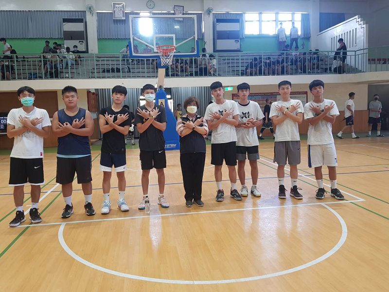 羅東鎮三對三籃球鬥牛比賽 國華國中體育館展開激烈競賽