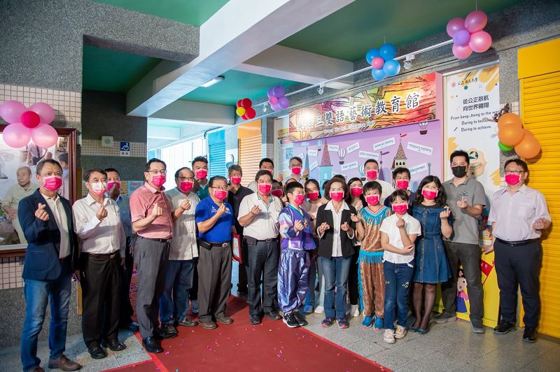 縣府推展雙語教育在羅東鎮公正國小成立吳炫三雙語藝術教育館
