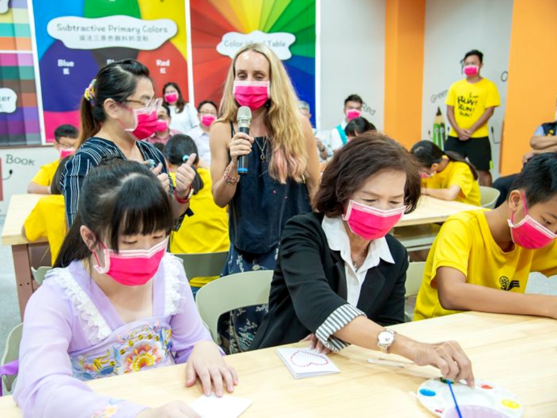 縣府推展雙語教育在羅東鎮公正國小成立吳炫三雙語藝術教育館