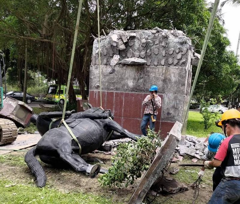 蘇澳鎮公所拆除蔣介石騎馬銅像 象徵一個時代的結束!
