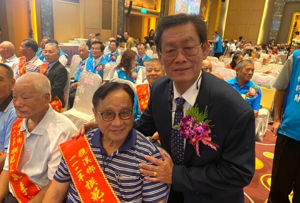 礁溪鄉模範父親91歲邱宜瑩等18位獲表揚!