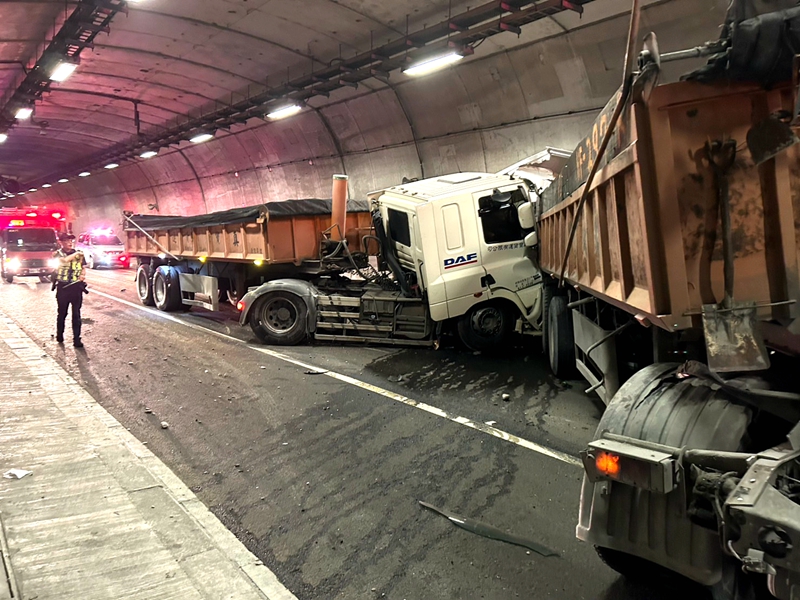 蘇花東澳隧道北上五車追撞 3人受傷1人受困!