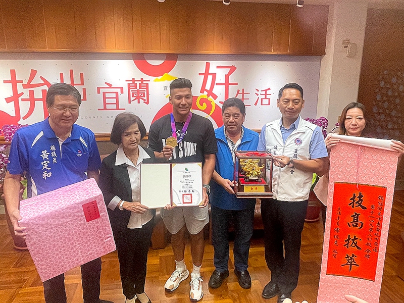 杭州亞運宜蘭賴冠傑 為台灣爭得首面輕艇金牌!