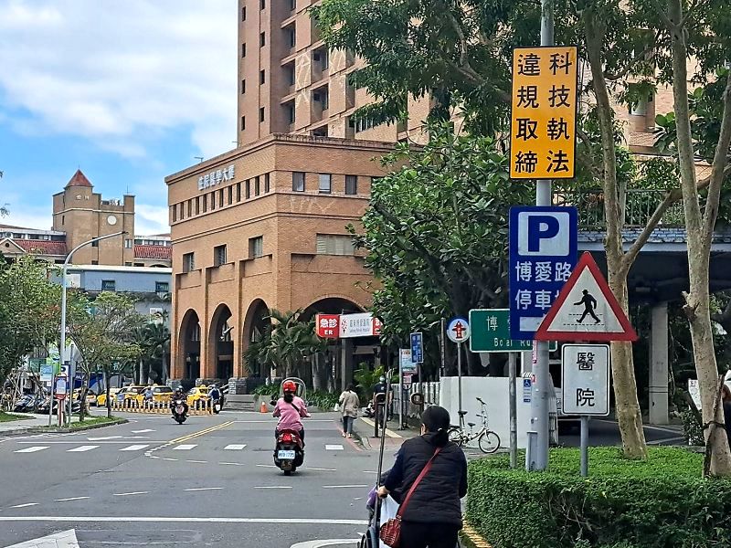 羅東南昌街清潭路口科技執法 西往東車輛未停讓行人暫不舉發