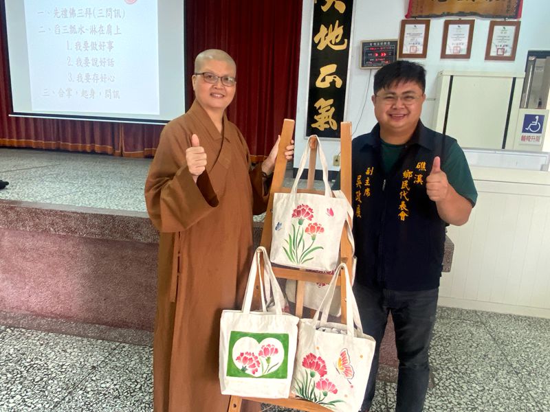 浴佛節、母親節雲水日托礁溪同歡慶