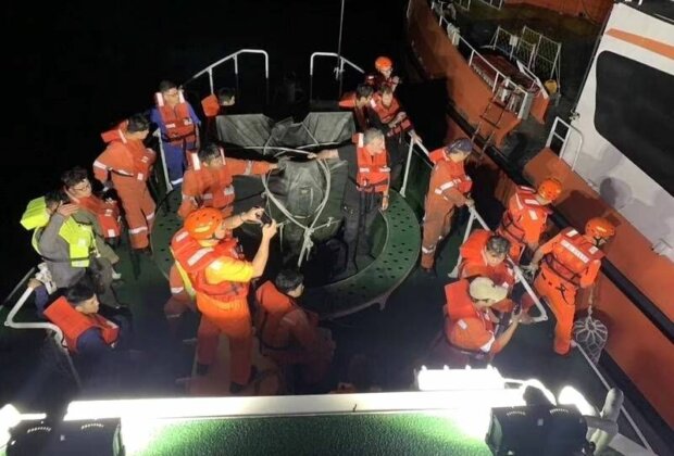 蘭陽溪出海口運輸船失火 海巡署救出16人2人送醫