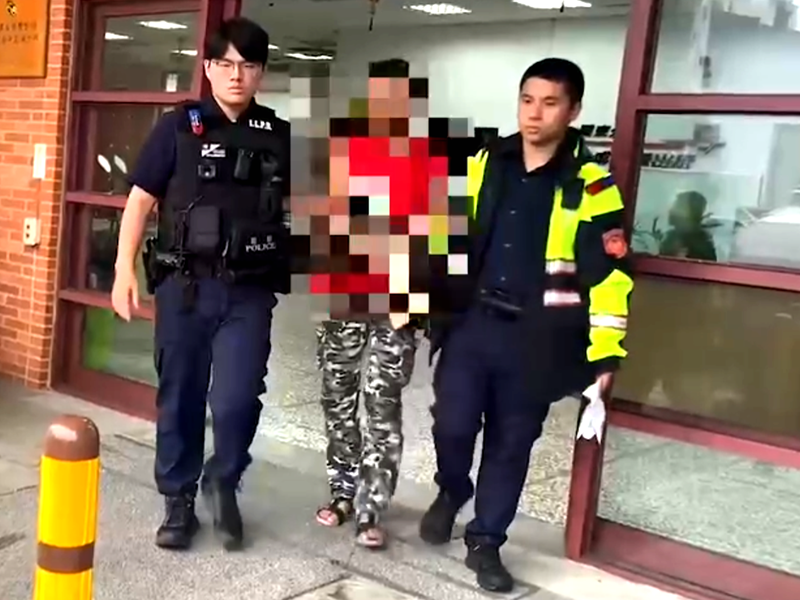 男子不滿吃罰單到成功派出所縱火 法官裁定收押!