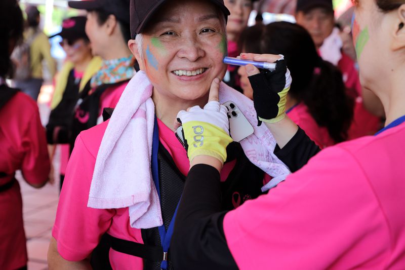 宜蘭縣龍舟賽 乳癌病友龍舟隊展現勇氣和決心!