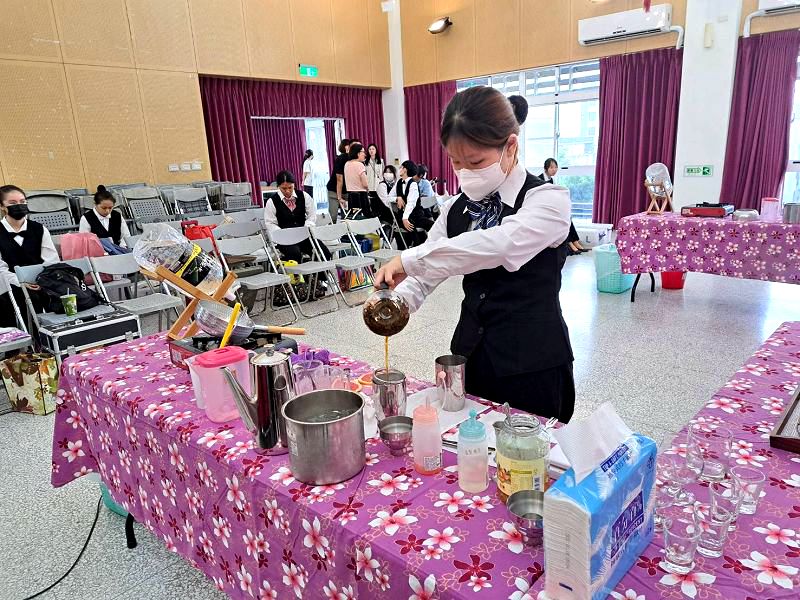 冬山創意紅茶調茶競賽 頭城家商選手包辦冠亞軍