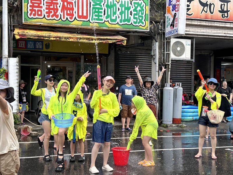 蘇澳「狂歡潑水節」日本沖繩縣石垣市長帶隊共襄盛舉