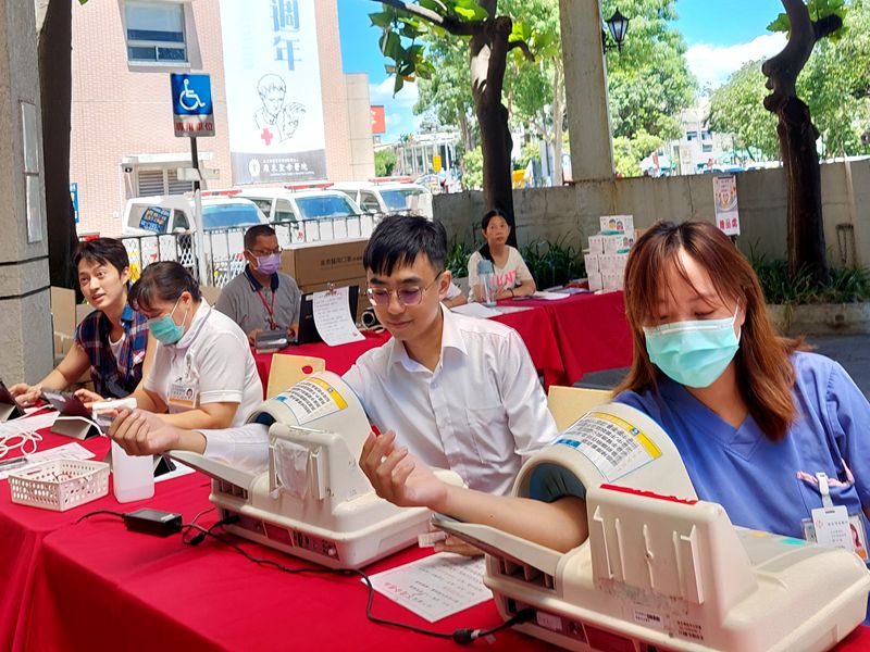 醫院帶頭募血、藝人相挺  2000袋熱血為目標!